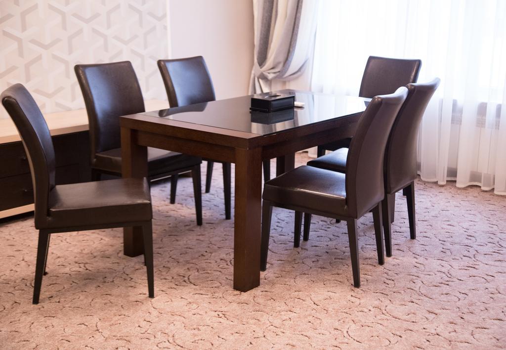 Premier Hotel Bishkek Habitación foto