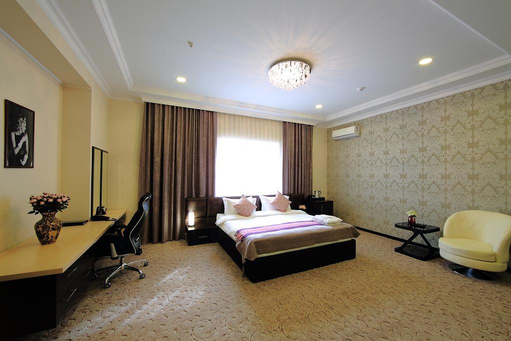 Premier Hotel Bishkek Exterior foto
