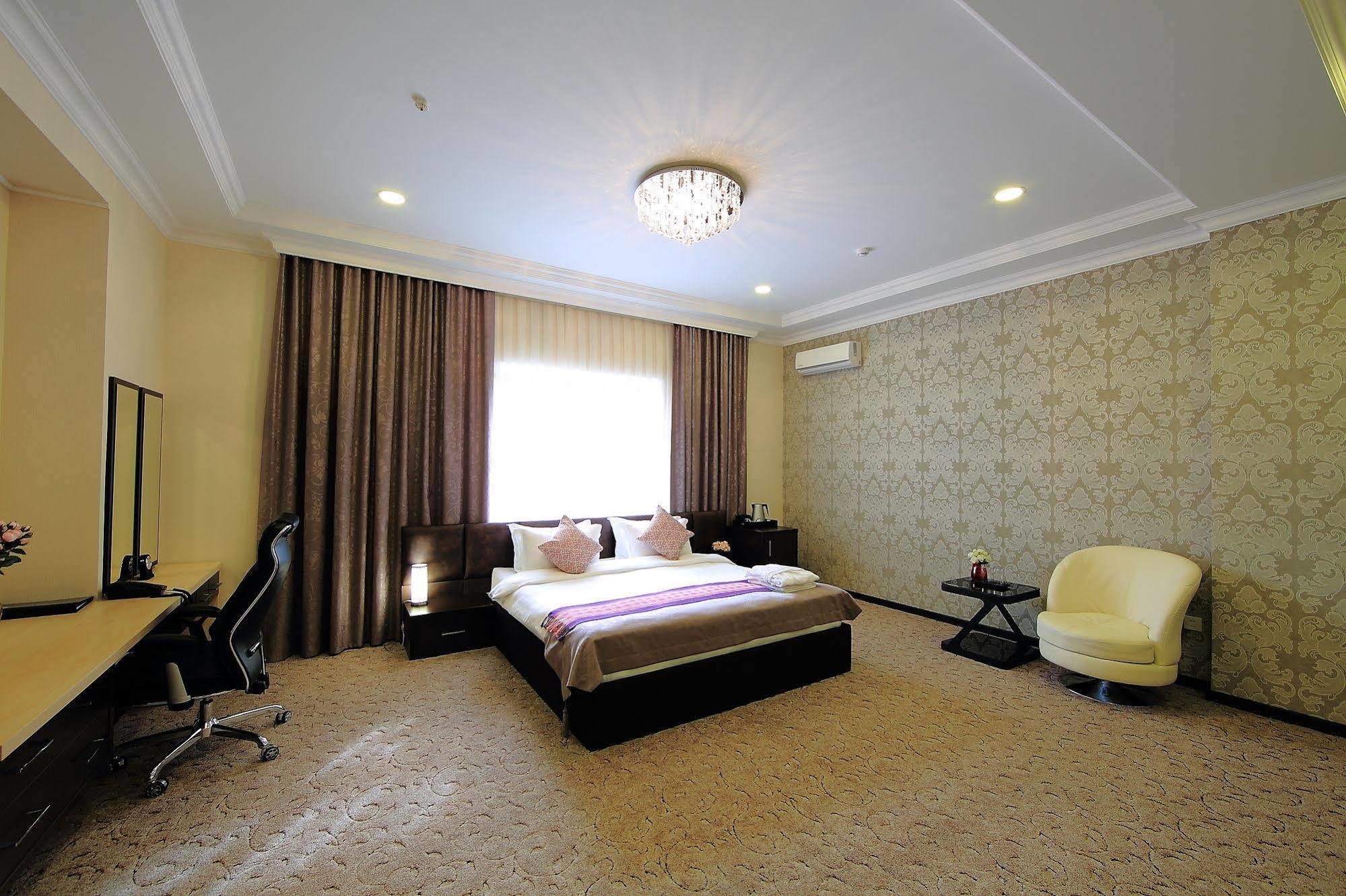 Premier Hotel Bishkek Exterior foto